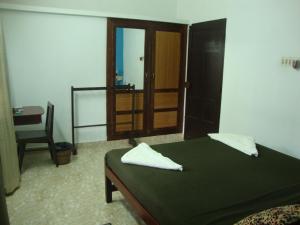 Postel nebo postele na pokoji v ubytování Lazar Residency Homestay