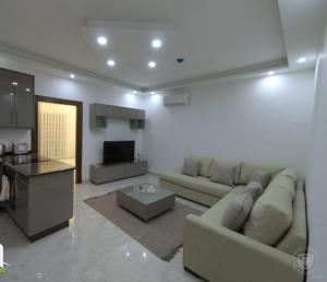 Χώρος καθιστικού στο Amazing one Bedroom Apartment in Amman Elwebdah 8