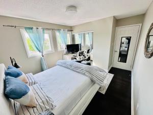 a bedroom with a bed and a desk in it at Luxury homestay in Mississauga near square one mall & Pearson Airport in Mississauga