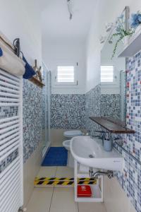 a bathroom with two toilets and a sink at Sissi's Home [Due Passi Dal Mare, Free WiFi] in Punta Marina