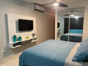 Cama o camas de una habitación en Al Mar Suite 212