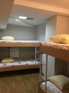 Двох'ярусне ліжко або двоярусні ліжка в номері Хостел на Антоновича