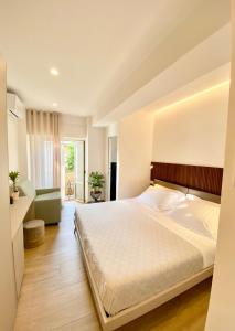 Llit o llits en una habitació de Casa Degli Dei Tropea -Luxury Rooms-