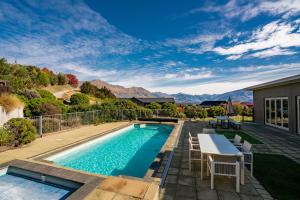 Poolen vid eller i närheten av Alpine Retreat - 3 Bedroom