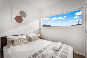 Ліжко або ліжка в номері Bellerive Quay - 2 Bedroom Apartment - Free Parking - Free WIFI