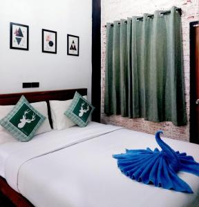En eller flere senge i et værelse på Baan Minnie 2 bedroom home 400m from Saikaew beach