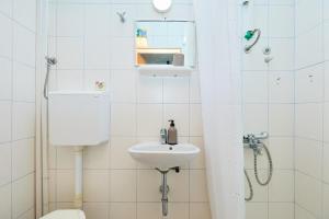 Ένα μπάνιο στο Apartmets Sutmiholjska