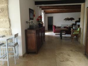 Coin salon dans l'établissement Mas provençal dans un lieu exceptionnel