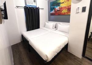 Postel nebo postele na pokoji v ubytování mySTAY Hotel BGC South