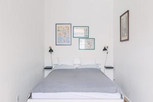 Posteľ alebo postele v izbe v ubytovaní Bright & Spacious Loft With Basilica View