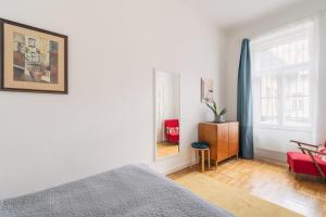 Posteľ alebo postele v izbe v ubytovaní Bright & Spacious Loft With Basilica View