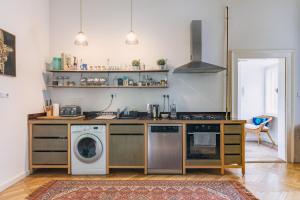 Kuchyňa alebo kuchynka v ubytovaní Bright & Spacious Loft With Basilica View