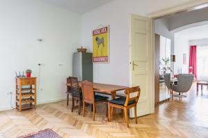 Posedenie v ubytovaní Bright & Spacious Loft With Basilica View