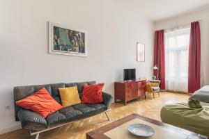 Posedenie v ubytovaní Bright & Spacious Loft With Basilica View
