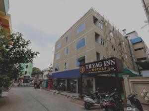 a building with a sign that reads hike inn rooms at Hotel Thyag Inn in Mohammadnagar