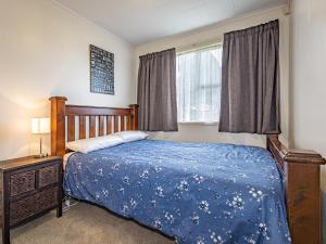 Llit o llits en una habitació de King's Crib - Raetihi Holiday Home