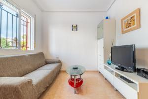 Telewizja i/lub zestaw kina domowego w obiekcie Playa Flamenca Townhouse