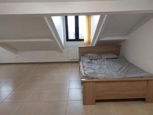 a bedroom with a bed in a attic at Résidence de la gare, grand studio meublé in Longjumeau