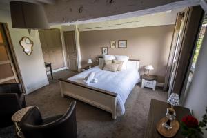 Le Manoir de la campagne客房内的一张或多张床位