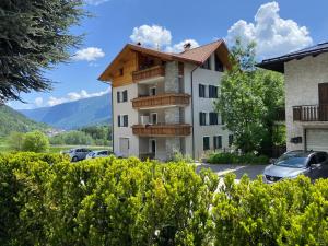 a building with a balcony in a parking lot at Apartment "Casa Maya" in Mezzana