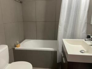 Imagen de la galería de Modern 1 bed flat & pool, en Limassol