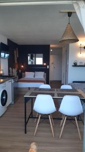 カネ・アン・ルシヨンにあるHappy 7のギャラリーの写真 +30枚の写真