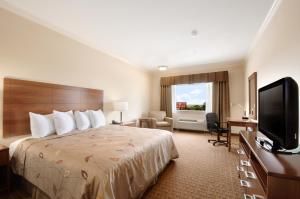 Foto da galeria de Ramada by Wyndham College Station em College Station