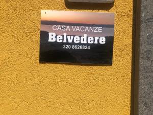 Belvedere في مونتيفياسكون: لوحة على جدار تقرأ CSA التأمين خلية نحل
