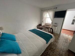 Łóżko lub łóżka w pokoju w obiekcie La Placeta, en Los Llanos