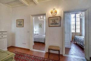 A bed or beds in a room at Santa croce elegant with garage