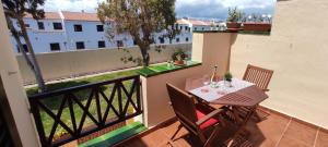 a patio with a table and chairs on a balcony at Appartamento Lusi Sole e Mar in Costa Del Silencio