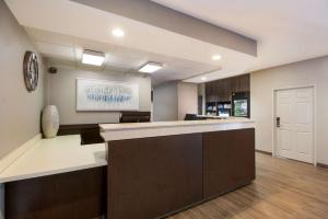 an empty office with a counter in a room at Sonesta ES Suites Dallas Richardson in Richardson