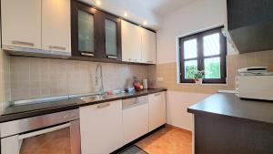Kuchyňa alebo kuchynka v ubytovaní Urban Premium Apartments
