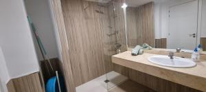 Kúpeľňa v ubytovaní Tamarindo I Piscinas de Agua Salada