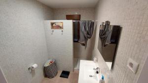 Koupelna v ubytování Vera Albacora IV Chalet + 28 fotografií