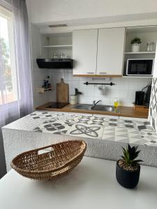 a kitchen with a sink and a counter top at Charmant studio lumineux Florida plage in Canet-en-Roussillon