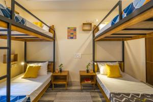 Ένα ή περισσότερα κρεβάτια σε δωμάτιο στο Zostel Visakhapatnam (Vizag) +55 φωτογραφίες