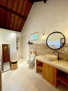 Ванная комната в The Barefoot Blondie Village