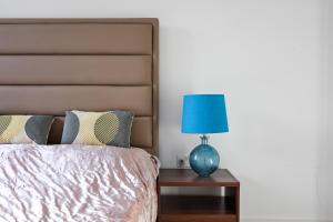 Cama o camas de una habitación en Riverside View Apartments