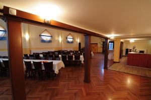a banquet hall with black chairs and a table at Pension Schaumburger-Hof in Fischbeck