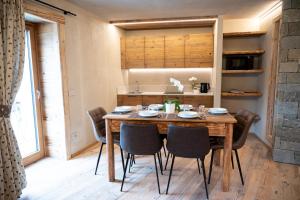 a dining room with a wooden table and chairs at Residenza dell'Aquila - appartamento in Vezza dʼOglio +65 photos
