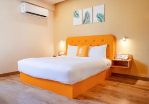 Una cama o camas en una habitación de Bloom Hotel - HSR Layout Sector 3