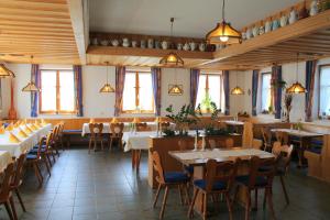 Restoran ili drugo mesto za obedovanje u objektu Gasthaus zur Linde