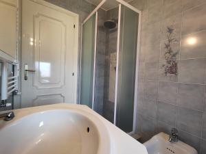 A bathroom at Domus Deiana