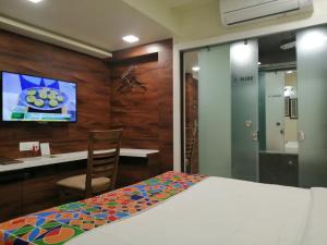 Hotel Radana Vashi Navimumbai客房内的一张或多张床位