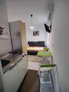 Kuchyň nebo kuchyňský kout v ubytování Sétány Apartman