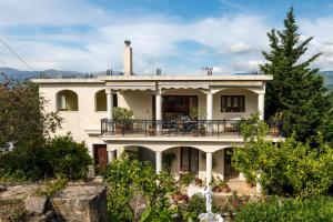 een groot wit huis met een balkon bij Virginia - Home in Helmata Argostoli in Argostoli