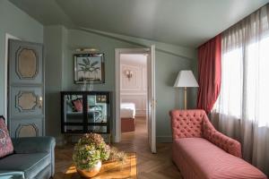 Khu vực ghế ngồi tại Hotel d’Inghilterra Roma – Starhotels Collezione