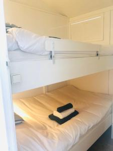 a couple of bunk beds with towels on them at Tiny house 't Heidehoes in Usselo in Enschede