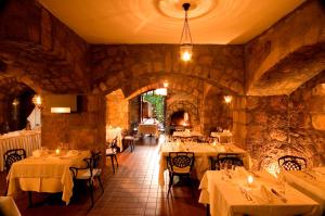 מסעדה או מקום אחר לאכול בו ב-Alp Pasa Hotel - Special Class